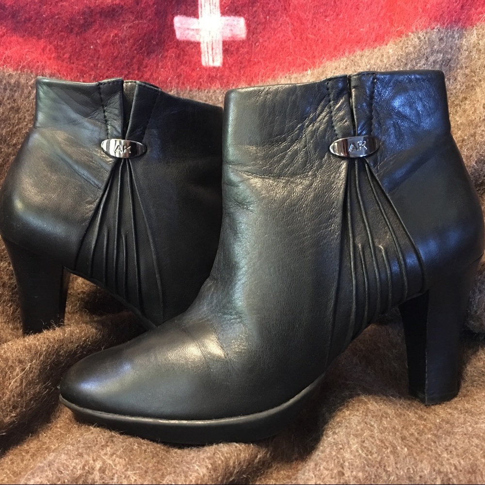 Anne Klein Soft Leather Ankle Boots Sz 6
